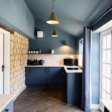Poppy - A Romantic Countryside Hideaway